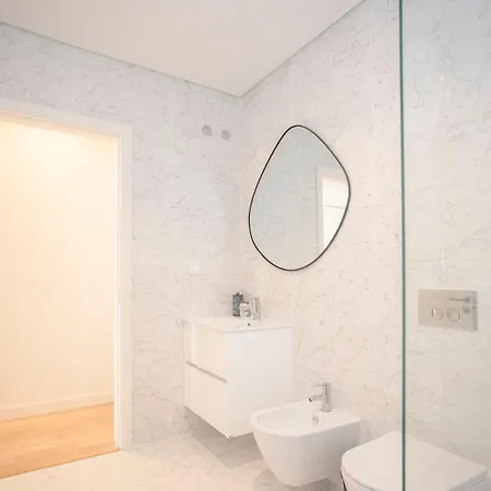 Liiiving In - Design Apartment