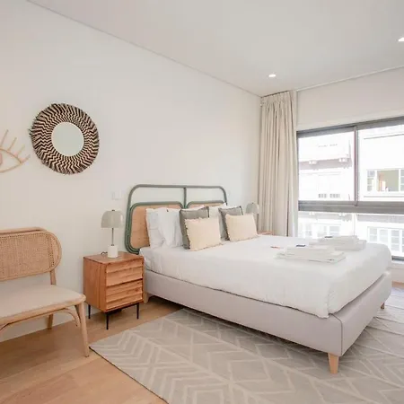 Liiiving In - Design Apartment
