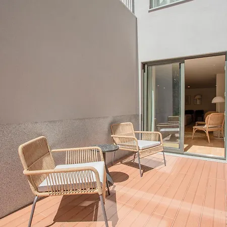 Liiiving In - Design Apartment *