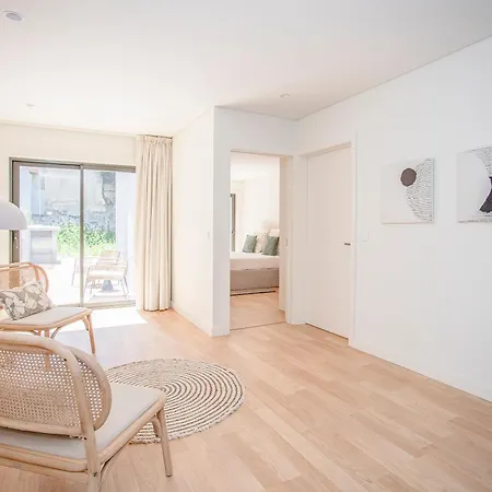 Liiiving In - Design Apartment