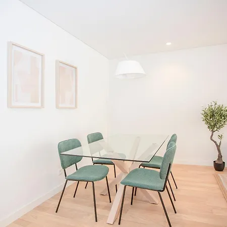Liiiving In - Design Apartment