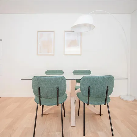 Liiiving In - Design Apartment *