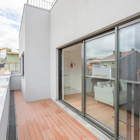 Liiiving In - Design Apartment *