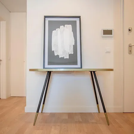 Liiiving In - Design Apartment *