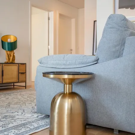 Liiiving In - Design Apartment *