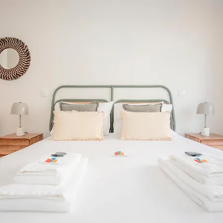 Liiiving In - Design Apartment