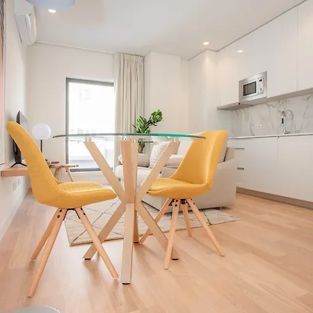 Liiiving In - Design Apartment