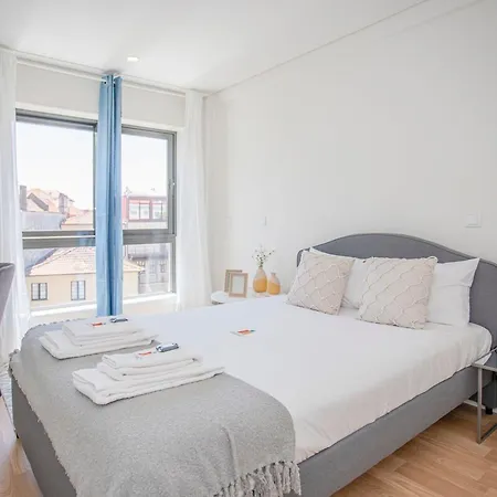 Liiiving In - Design Apartment *