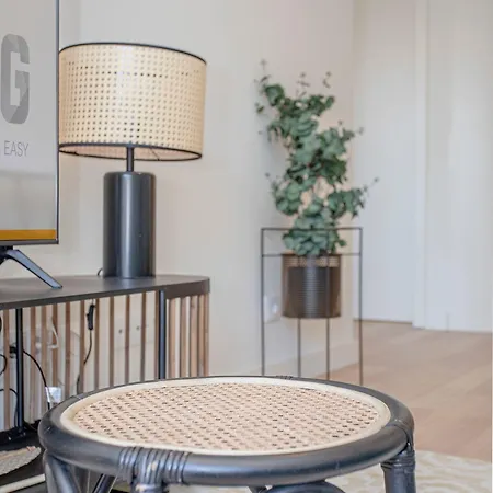 Liiiving In - Design Apartment